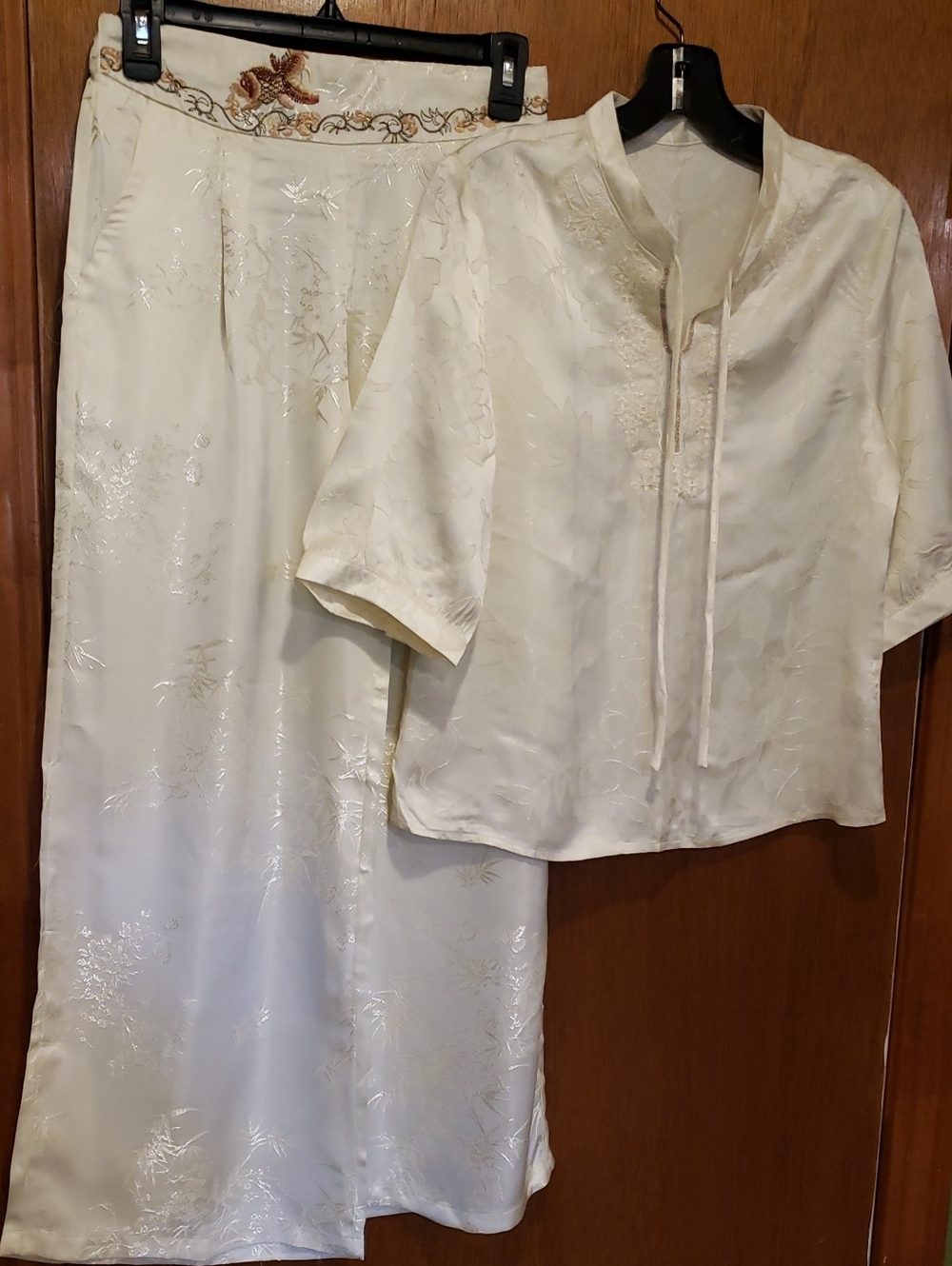 VTG Elegant Cream Satin Two-Piece Chinese Sleepwear Set